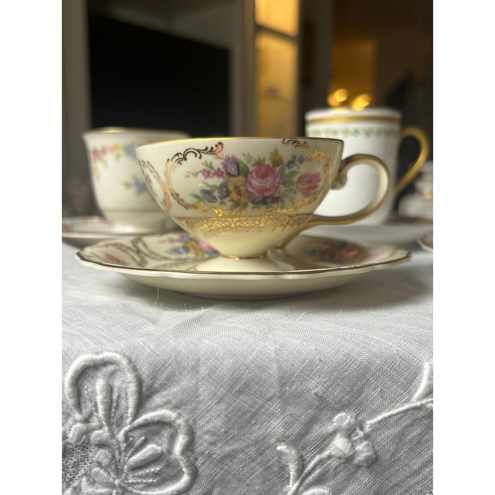 Rosenthal Continental Ivory Queens Bouquet footed demitasse 3 cups and 3 Saucers - Picture 5 of 9